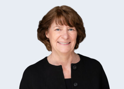 Julie Leslie headshot